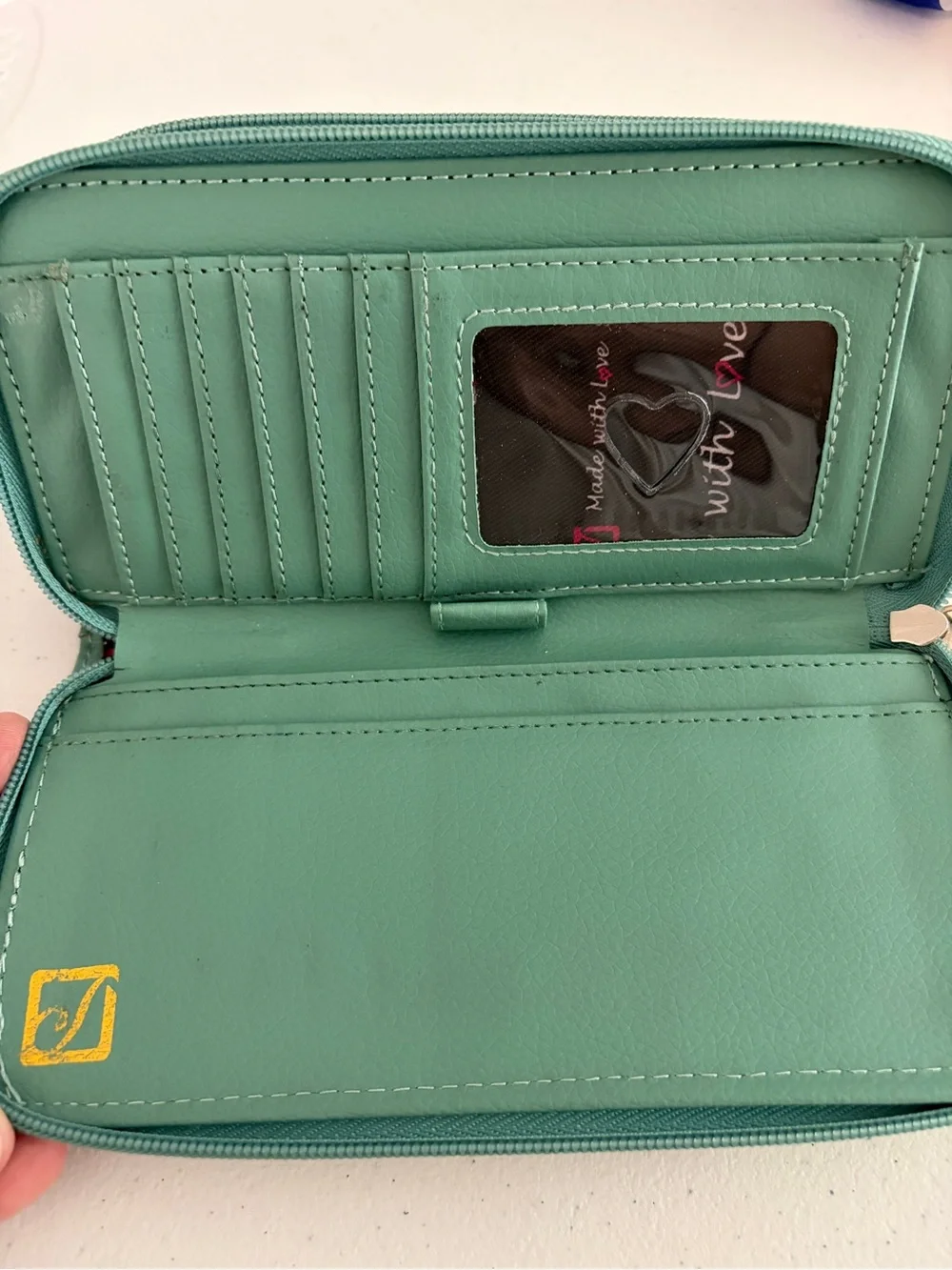 Stone Mountain Accessories Teal and Cream Zip Wallet with Pebbled Finish